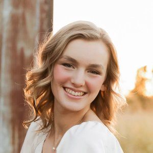 Meet your Posher, Lola